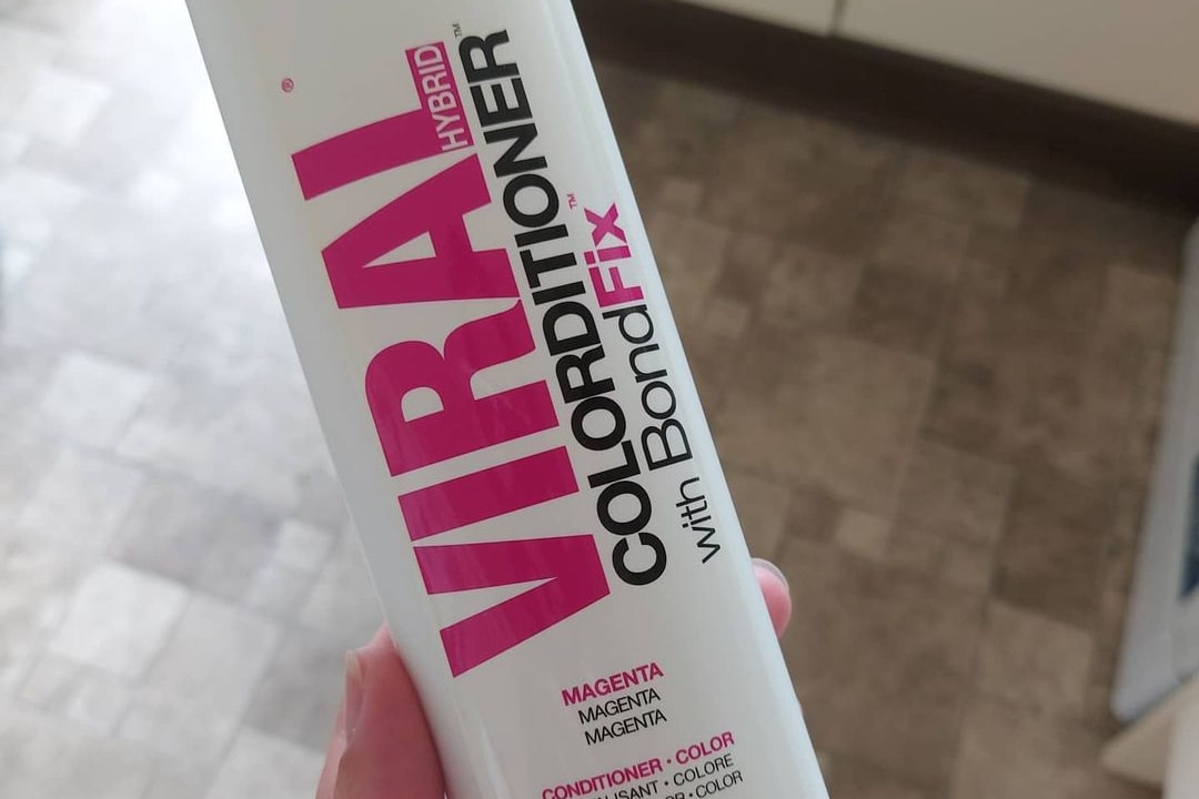 Celeb Luxury Viral Colorditioner pink