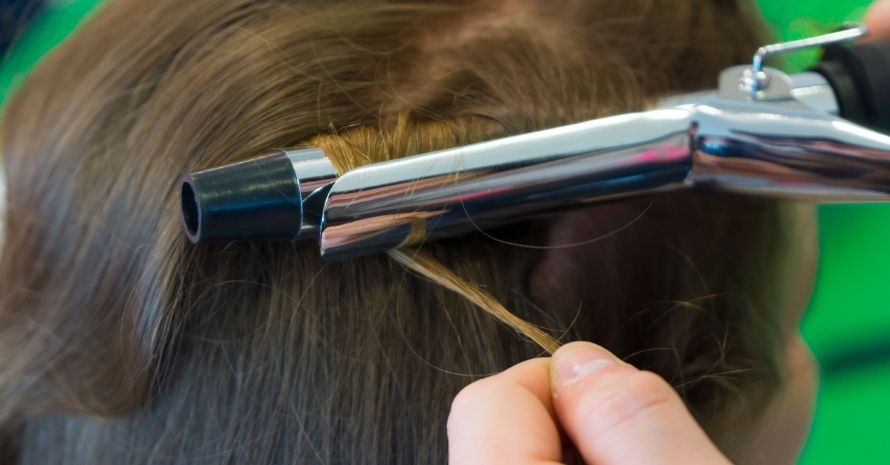 curling wand working on brown hair