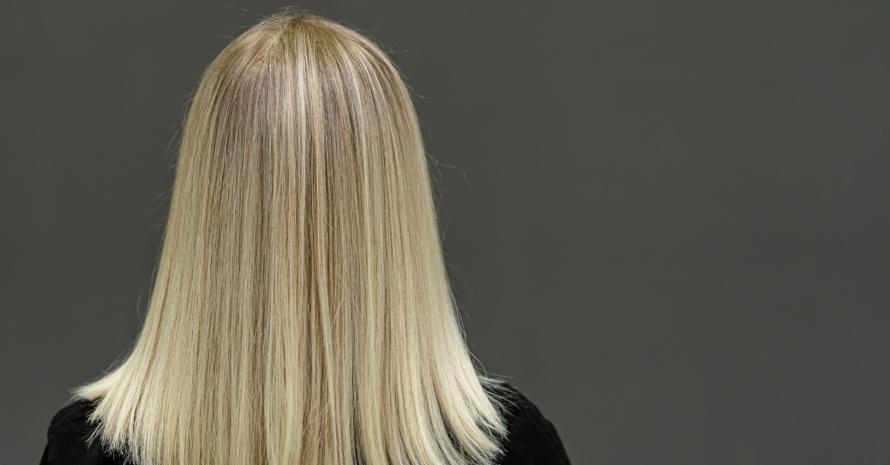 Blonde woman with straight hair