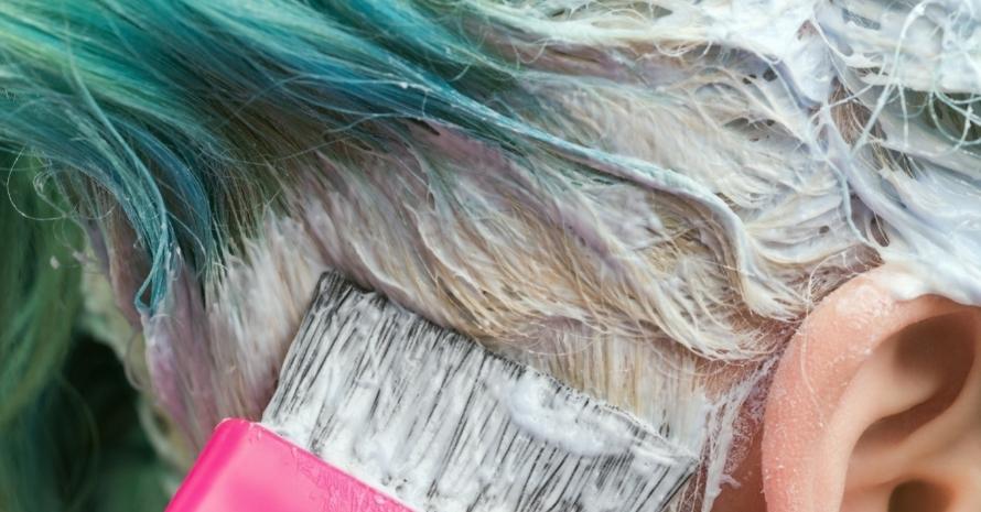 Hairdresser bleaching client's hair