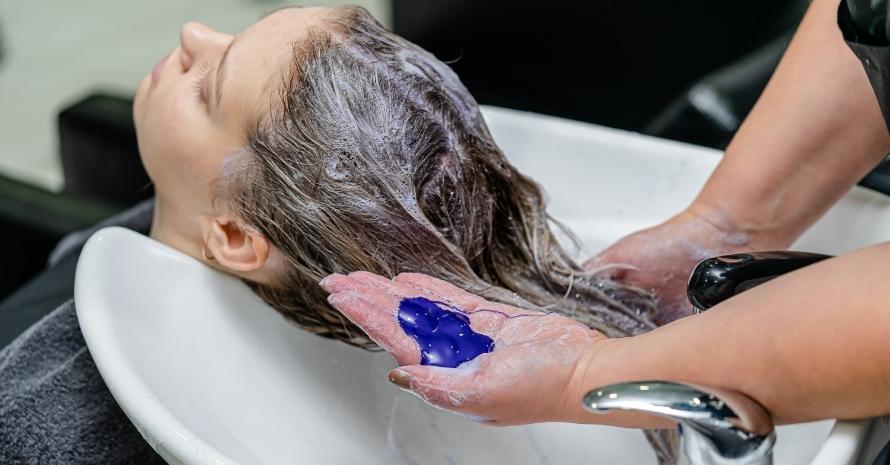 Purple shampoo after hair lightening