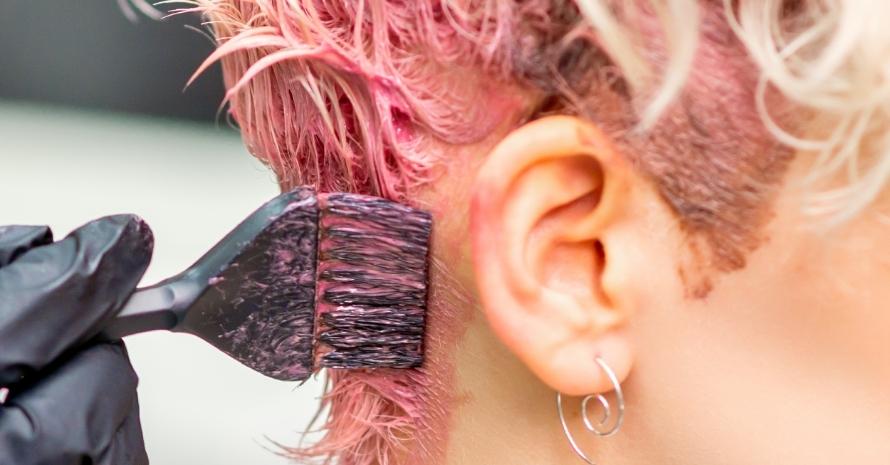 dyeing hair in pink color