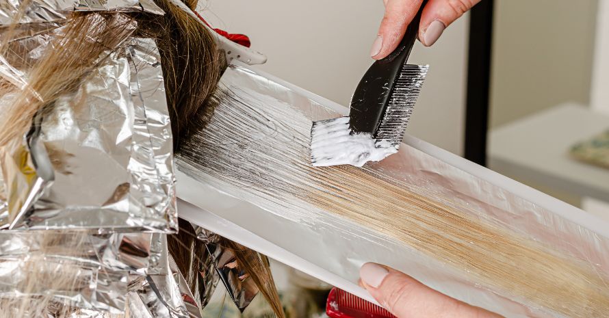 Applying bleaching powder on hair